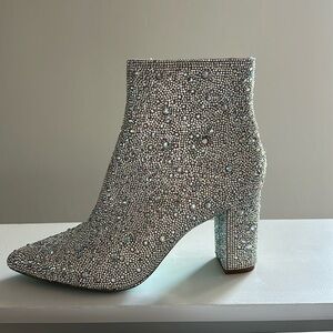 NWT Betsy Johnson rhinestone booties clear size 8